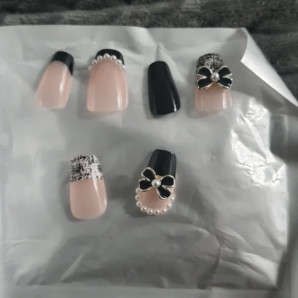 Elegant Black and Cream Nail Art Set - Picture 2 of 3